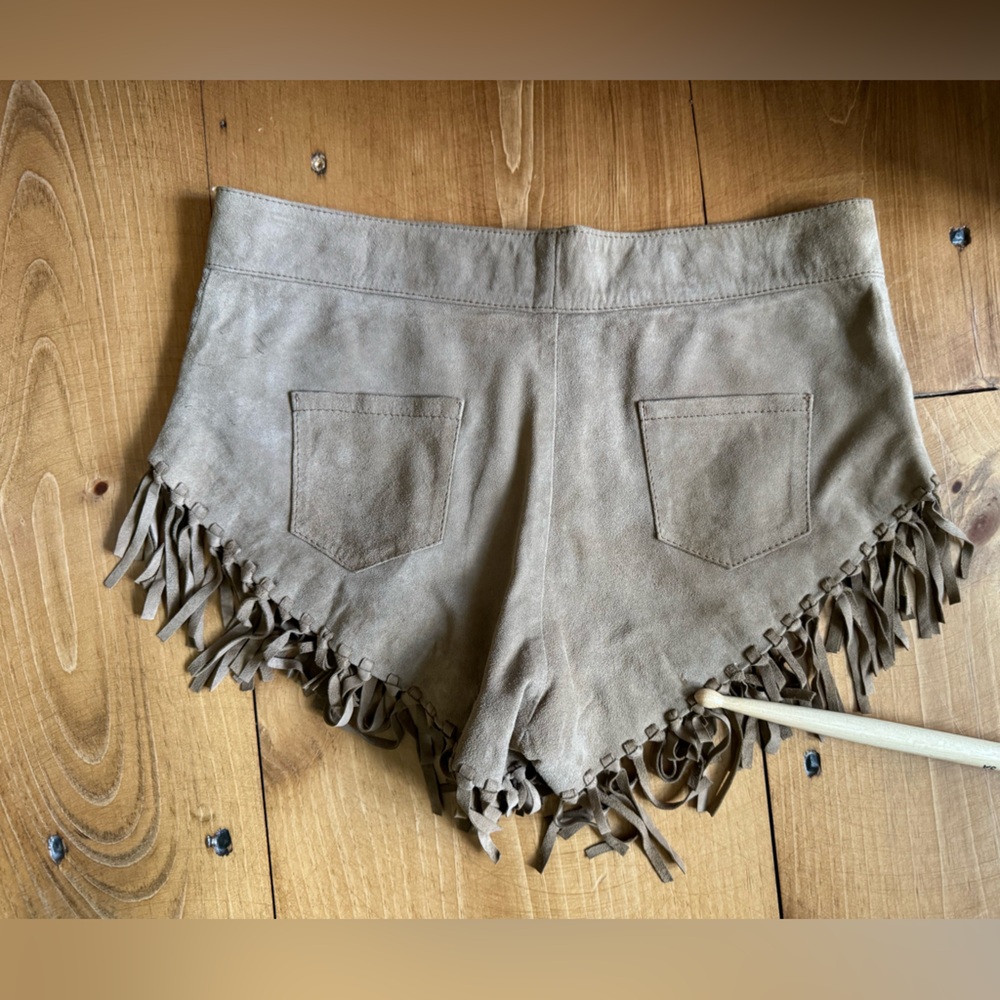 Rare Spell & The Gypsy Cowboy Dreams Suede Fringe Shorts Size 8 - Picture 15 of 16